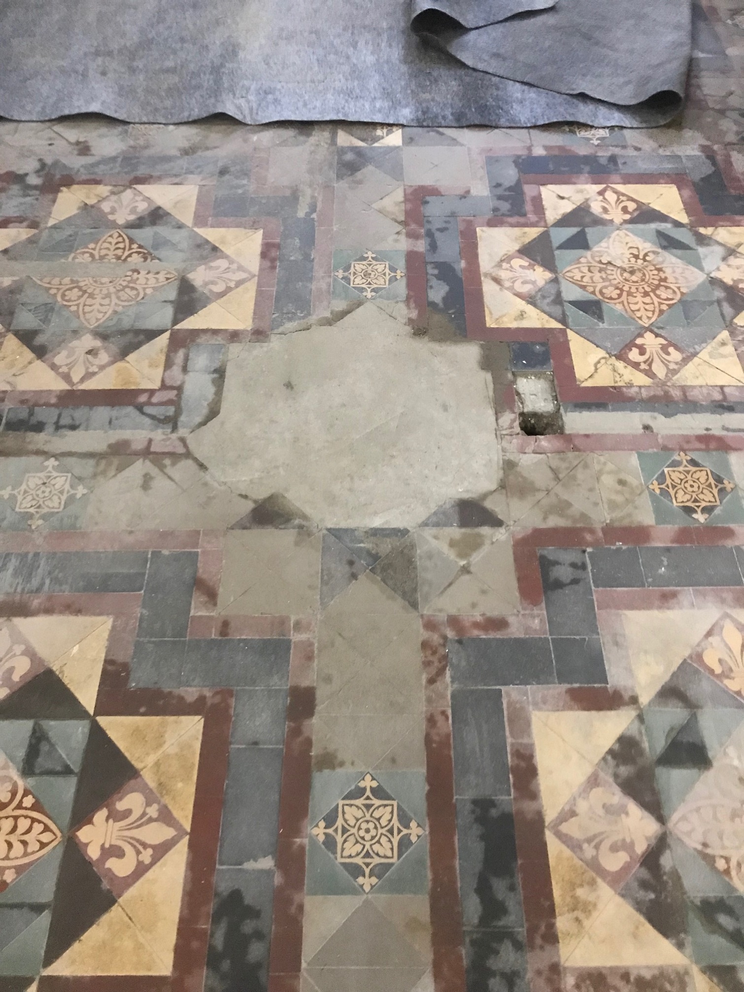 Victorian Tiled Stone Cross Manor Hall Before Restoration